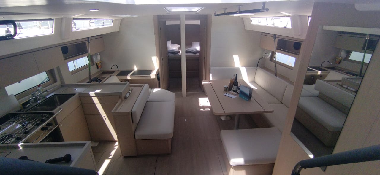 Photo #4 - Oceanis 51.1 - 5 + 1 cab. (Escape) en Atenas - 34547