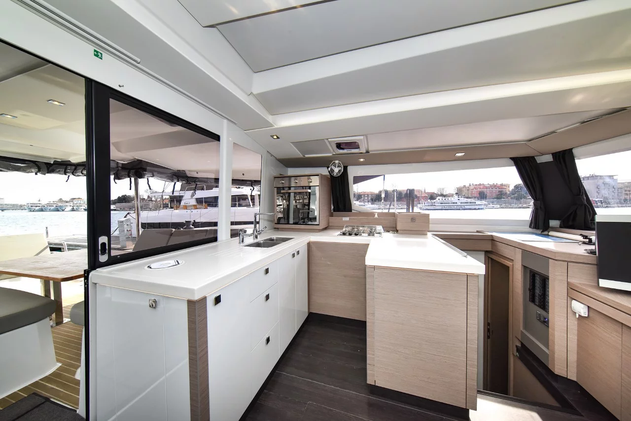 Fountaine Pajot Astrea 42 - 4 + 2 cab. (Le Bart)  - 11