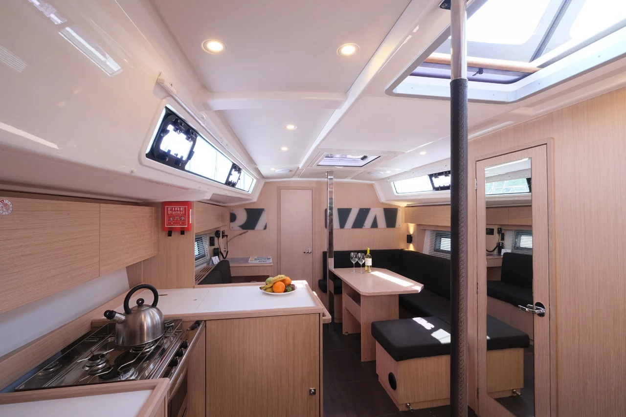 Bavaria C38 (Coral)  - 4