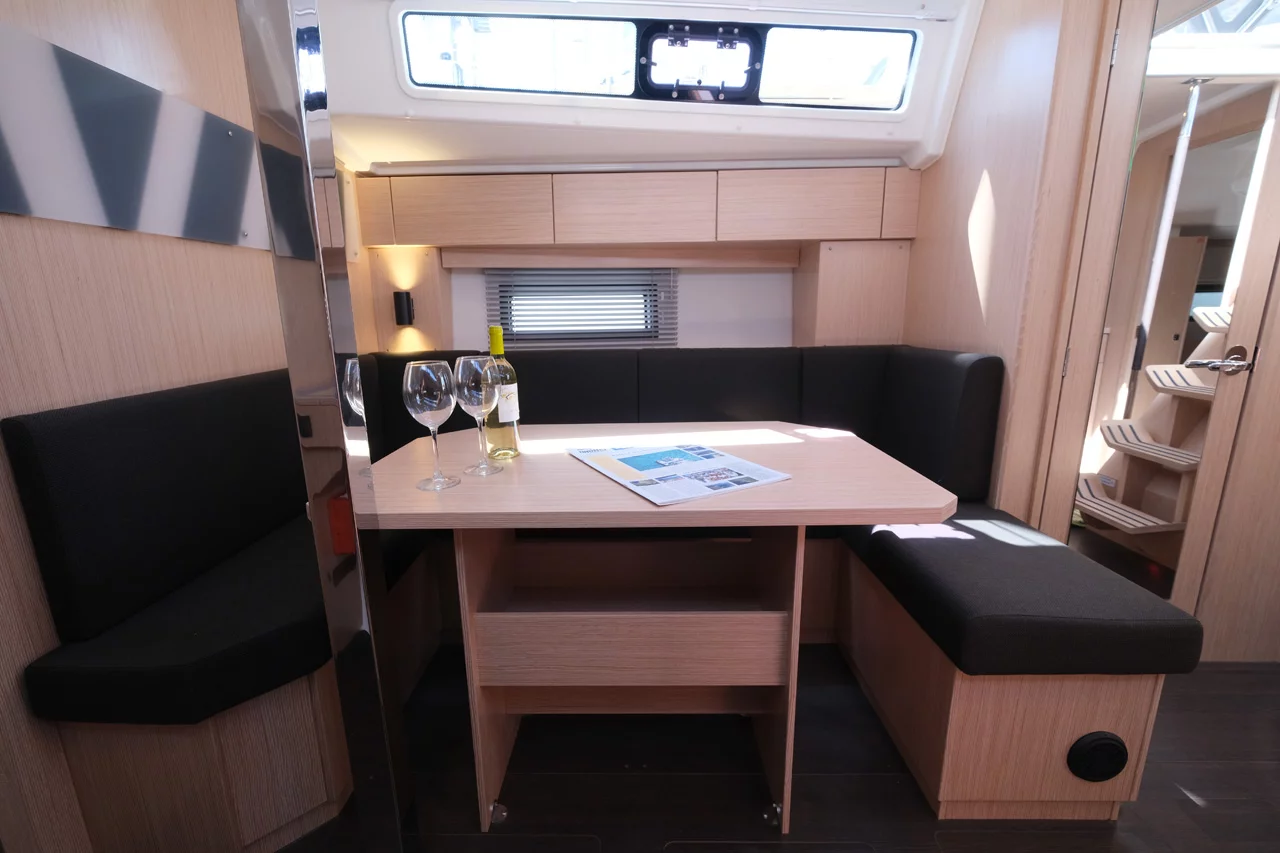 Bavaria C38 (Coral)  - 6