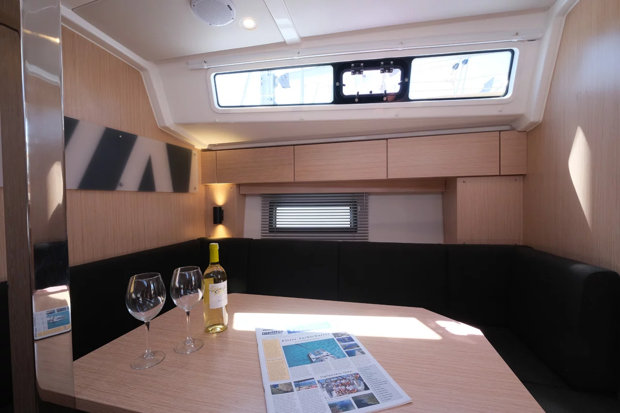 Bavaria C38 (Coral)  - 7