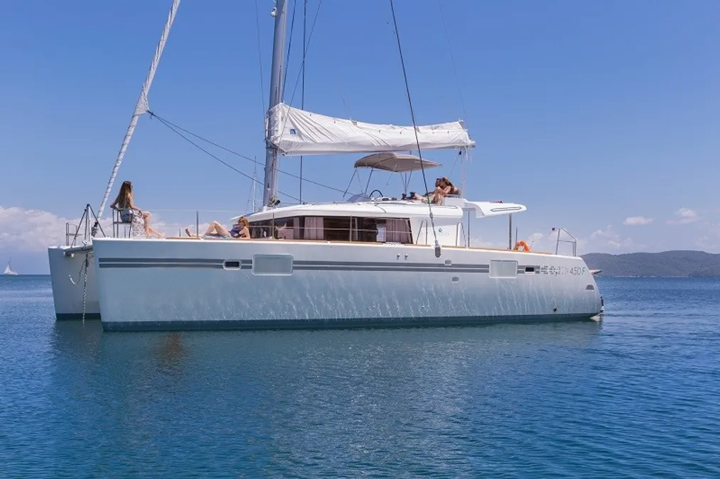 Photo #1 - Lagoon 450 F - 4 + 2 cab. (Gin Tonic) in Lefkada - 34660