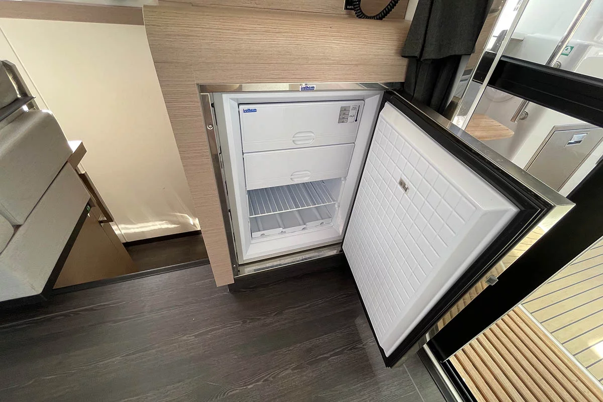 Fountaine Pajot Tanna 47 - 5 + 1 cab. (Knotty Cat (Forever Young))  - 40