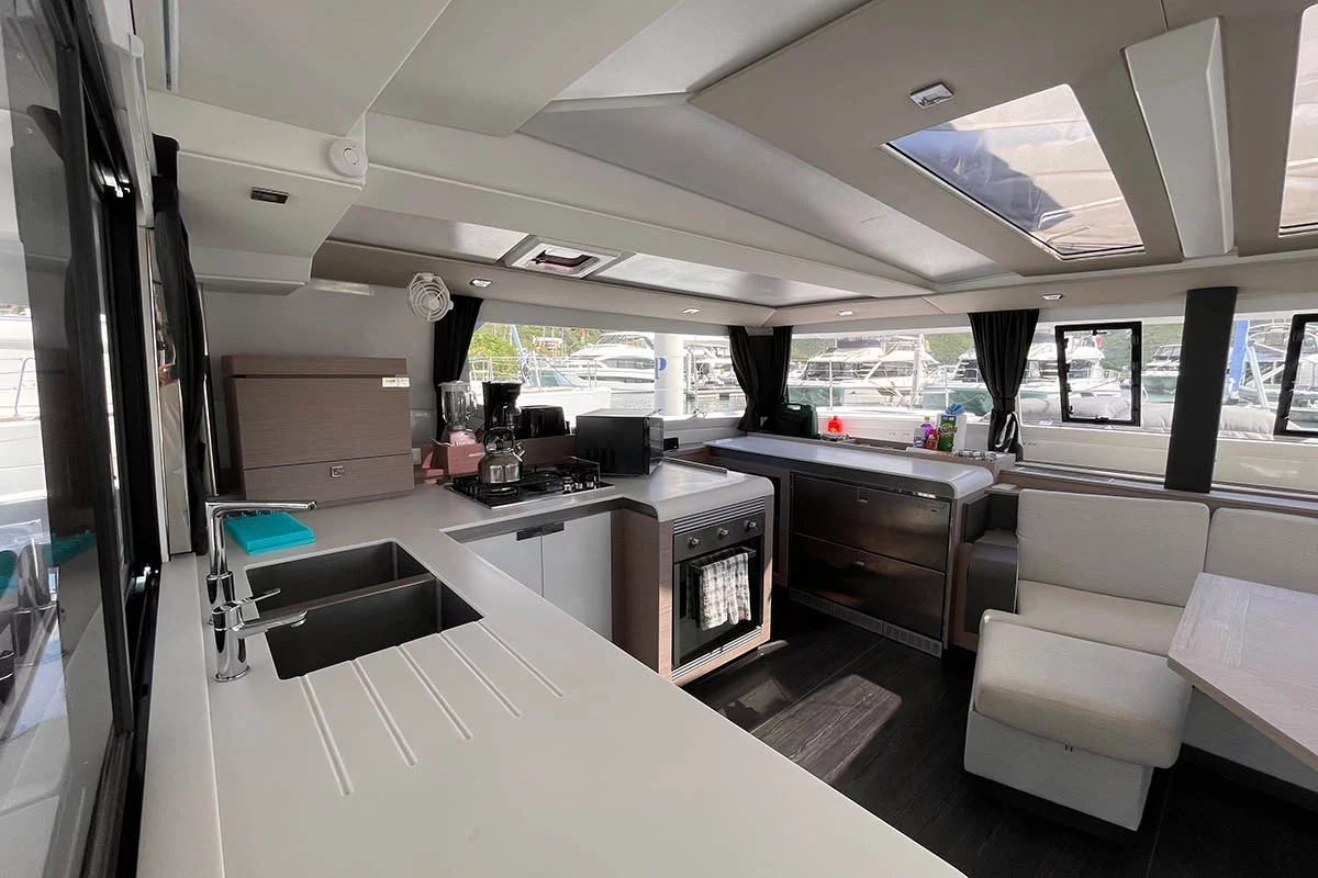 Fountaine Pajot Tanna 47 - 5 + 1 cab. (Knotty Cat (Forever Young))  - 43