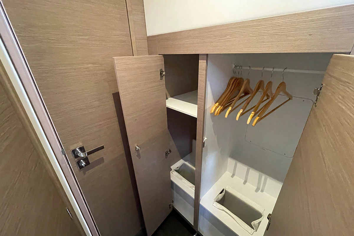 Fountaine Pajot Tanna 47 - 5 + 1 cab. (Knotty Cat (Forever Young))  - 12