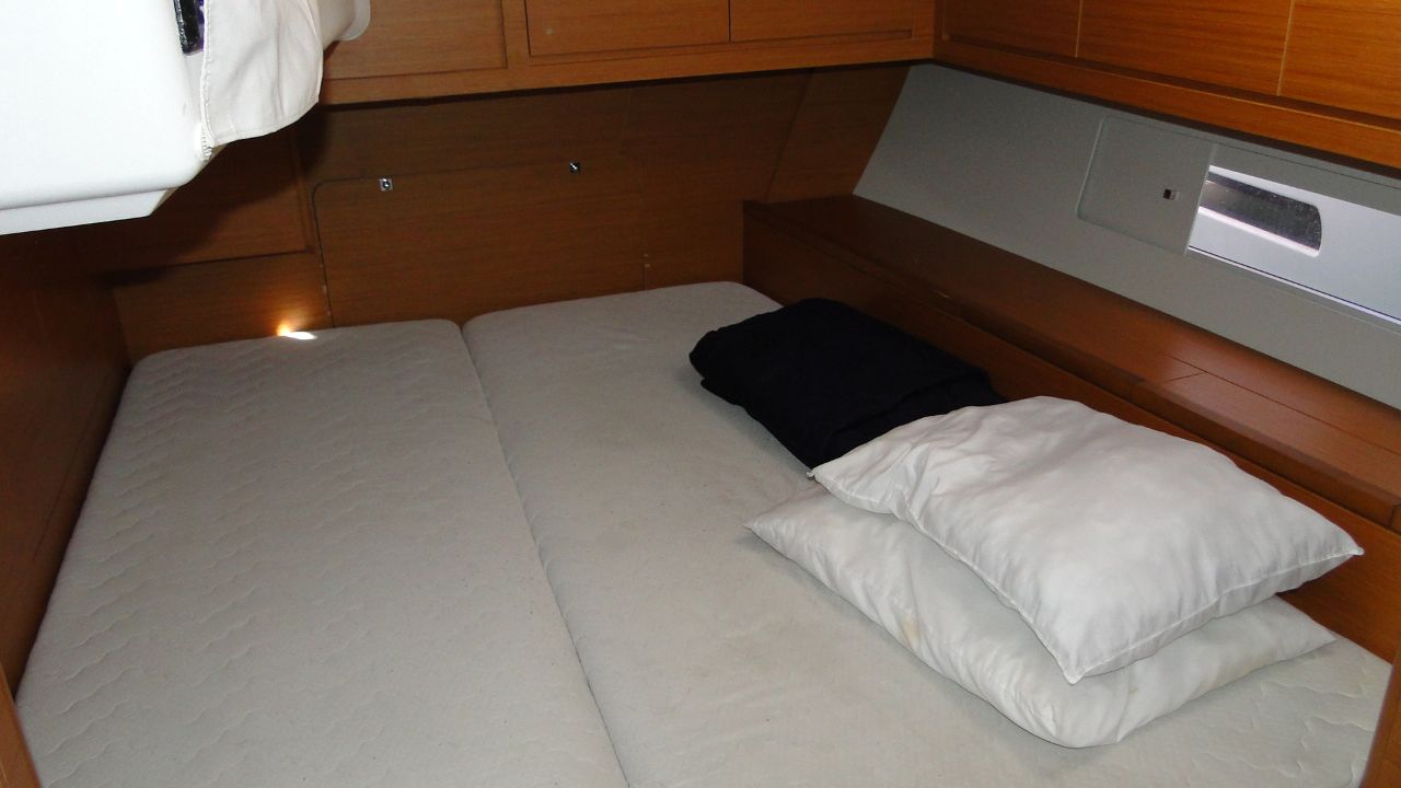Photo #7 - Dufour 470 - 4 + 1 cab. (GAIA II) in Athen - 34733