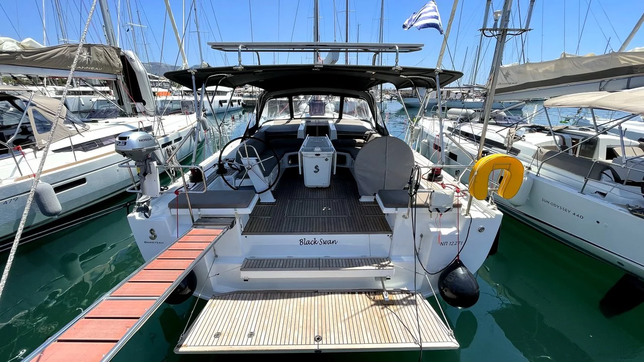 Oceanis 51.1 - 5 + 1 cab. (Black Swan)  - 3