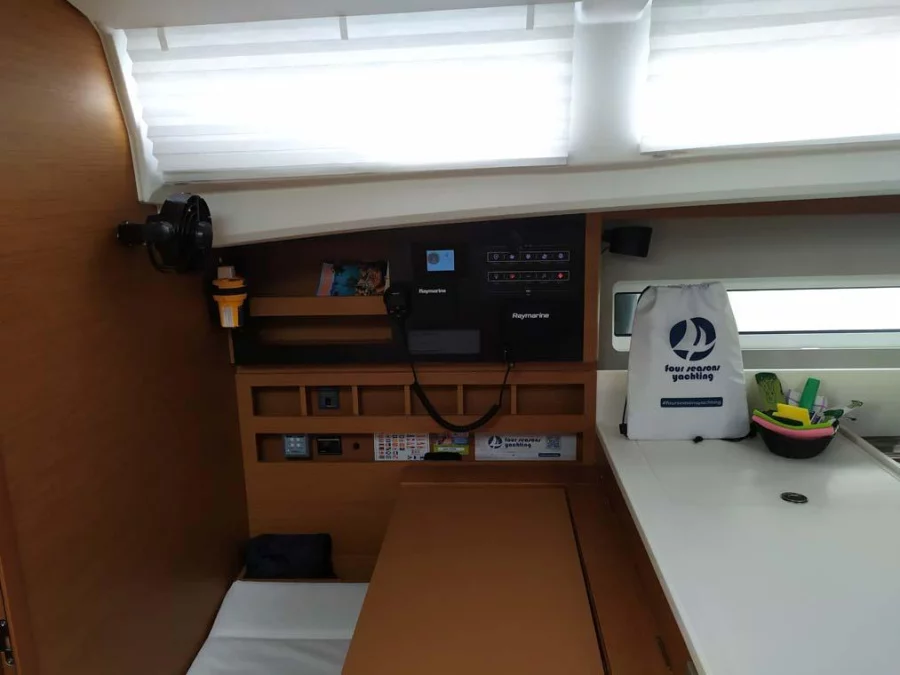 Sun Odyssey 440 (Uccelli)  - 10