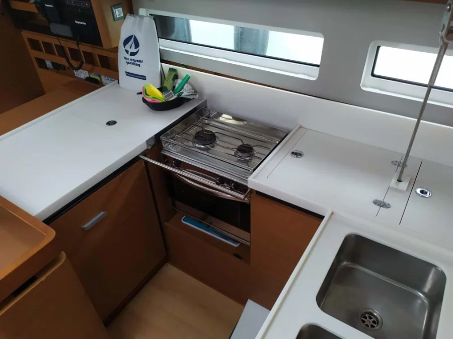 Sun Odyssey 440 (Uccelli)  - 11