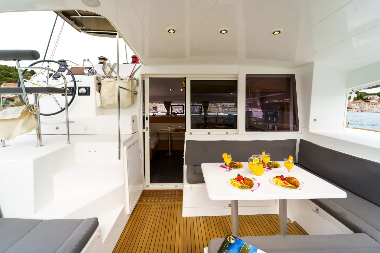Lagoon 400 S2 - 4 + 2 cab. (Miss Moneypenny)  - 8