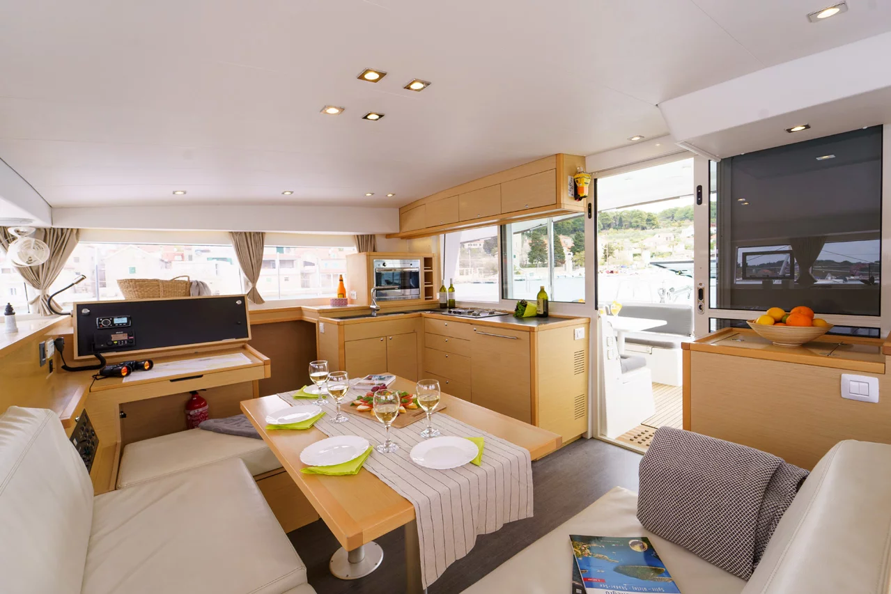 Lagoon 400 S2 - 4 + 2 cab. (Miss Moneypenny)  - 16