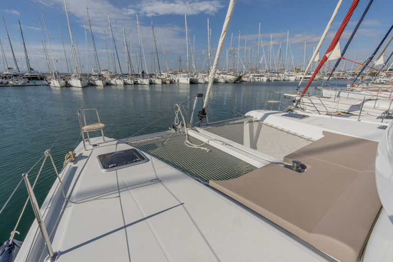 Lagoon 42 - 4 + 1 cab. — photo 4