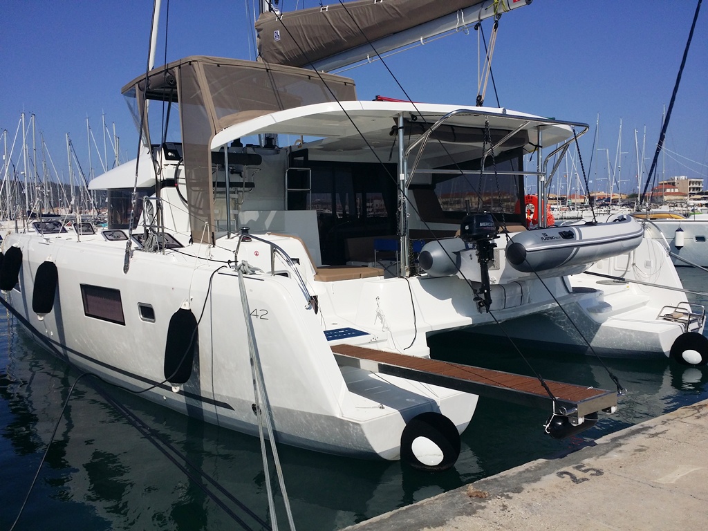 Lagoon 42 - 4 + 2 cab. — photo 8