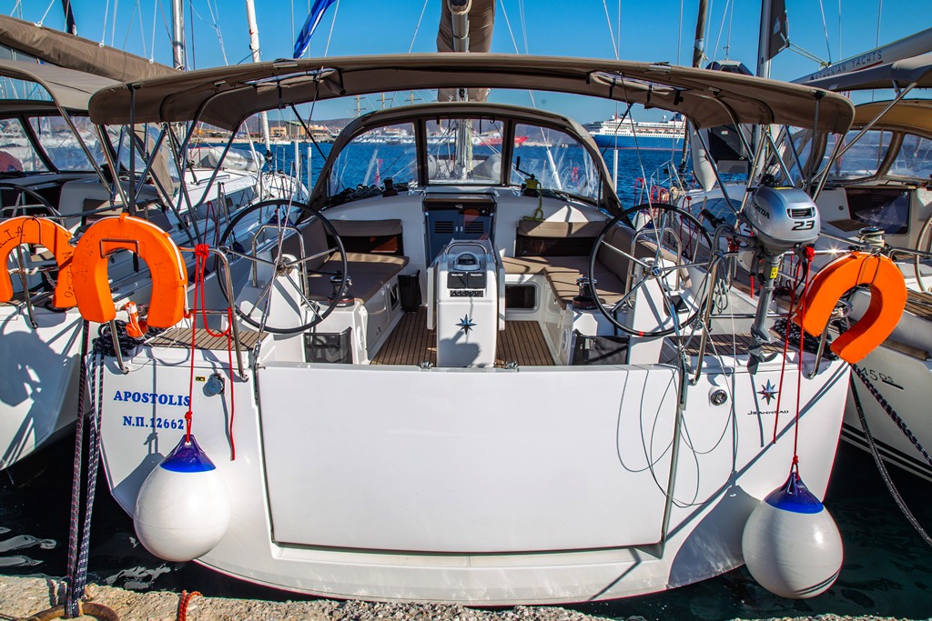 Sun Odyssey 440 - 4 cab. — photo 1