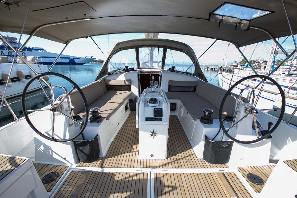 Sun Odyssey 440 - 4 cab. — photo 5