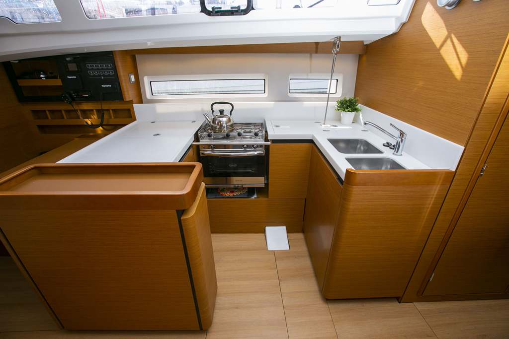 Sun Odyssey 440 - 4 cab. — photo 9