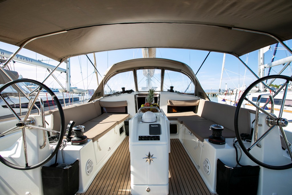 Sun Odyssey 440 - 4 cab. — photo 3