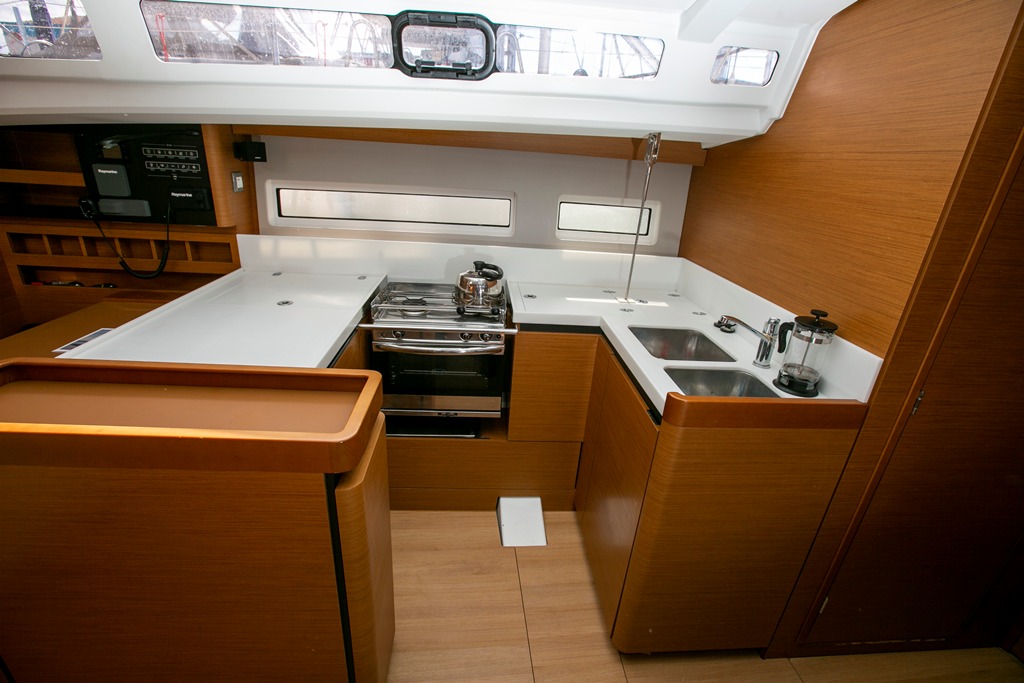 Sun Odyssey 440 - 4 cab. — photo 9