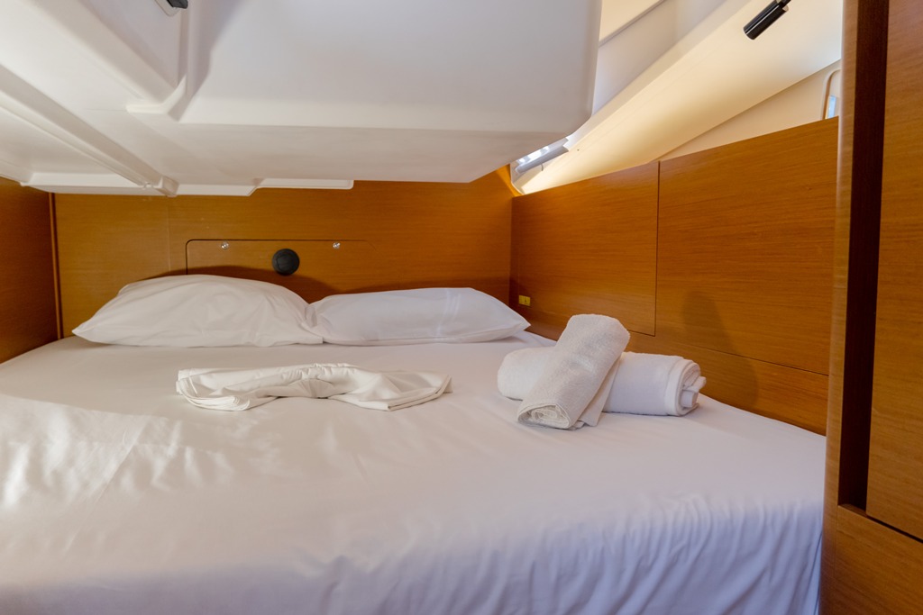 Sun Odyssey 440 - 4 cab. — photo 9