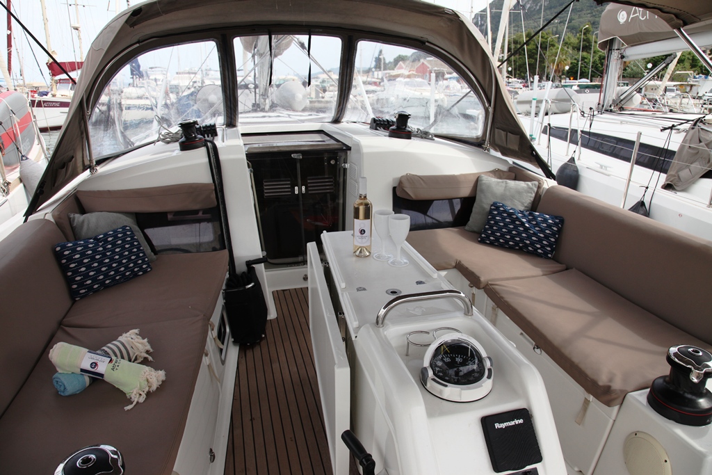 Sun Odyssey 440 - 4 cab. — photo 3