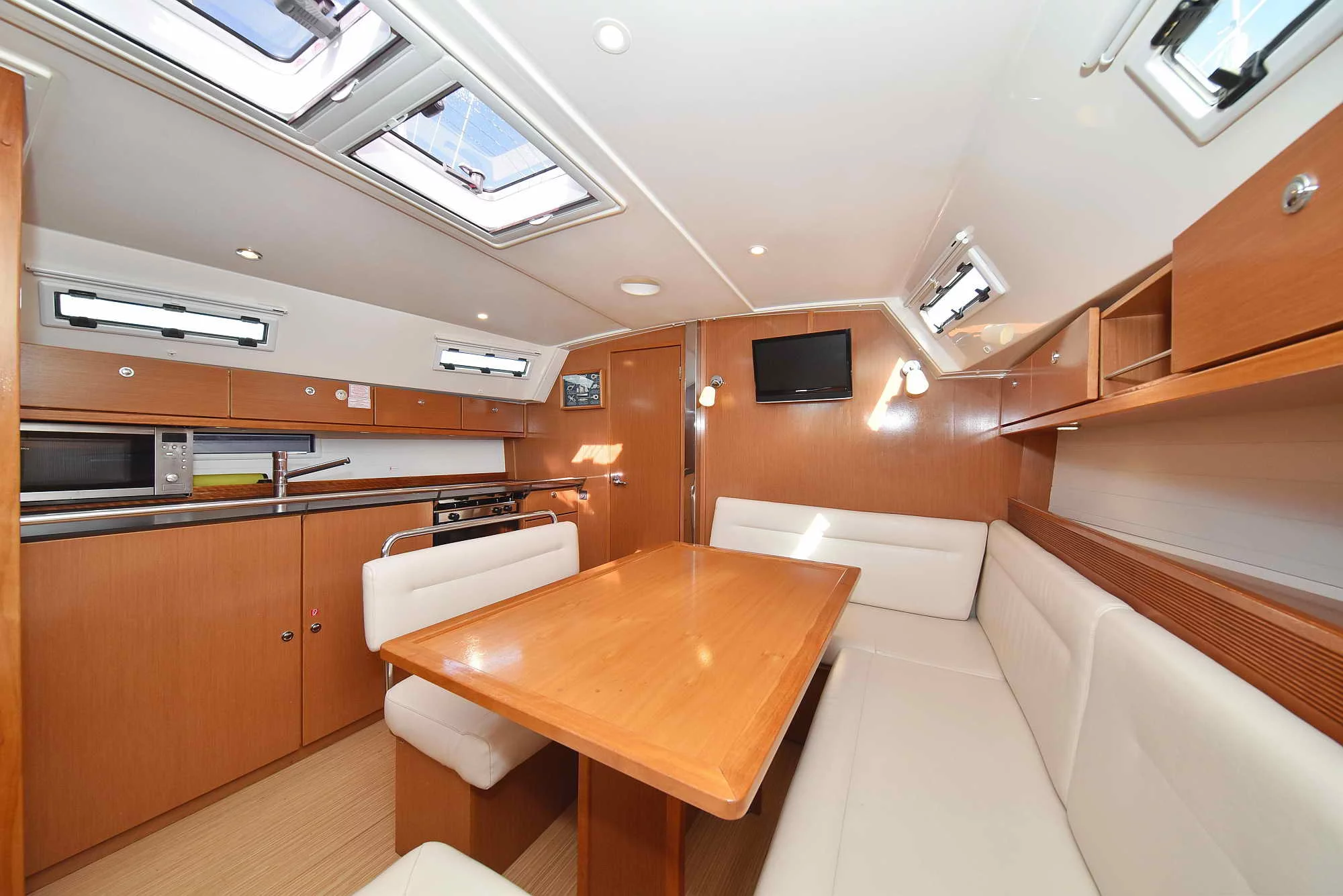 Bavaria Cruiser 40 (ECONOMY)  - 11