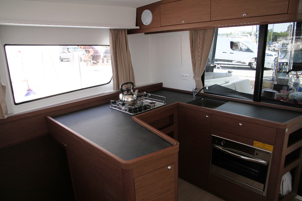 Lagoon 42 - 4 + 2 cab. — photo 12