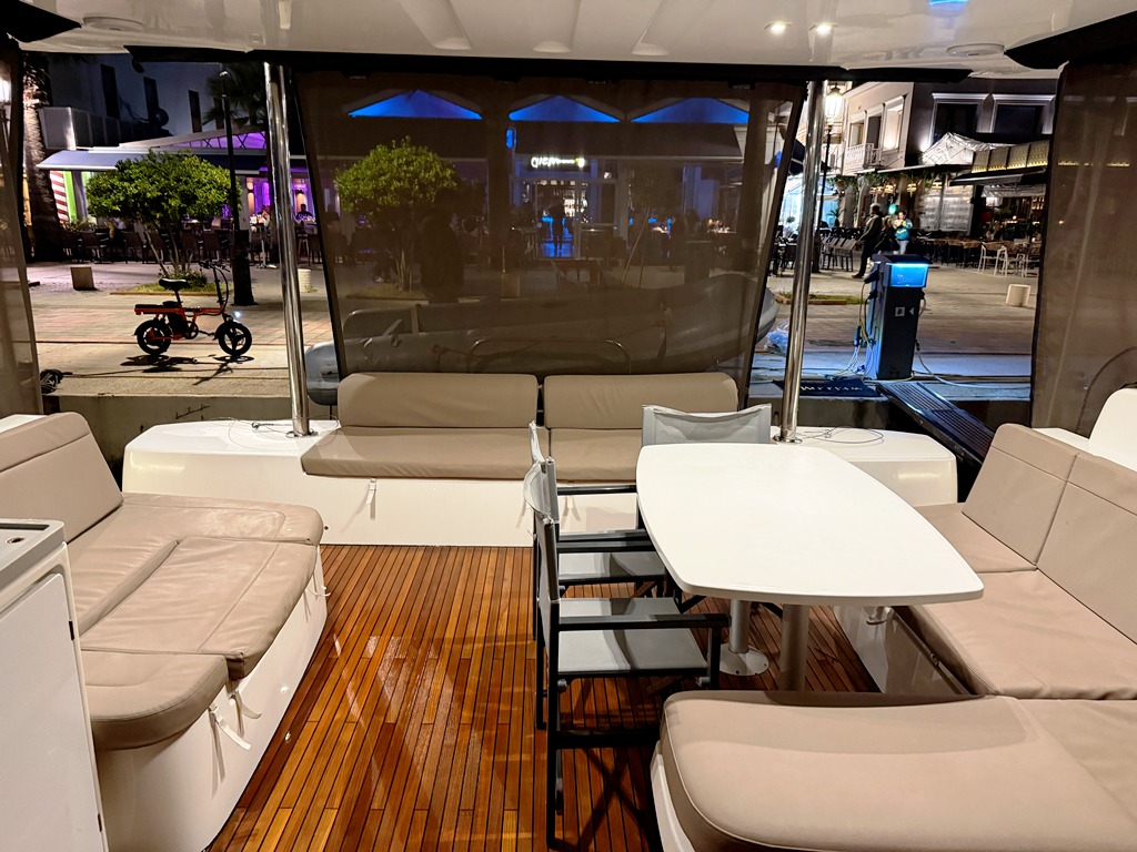 Lagoon 50 - 6 + 1 cab. — photo 8