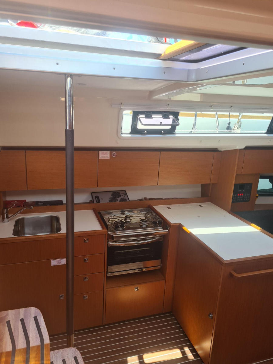 Photo #7 - Bavaria C42 (CLASS) in Athen - 35018