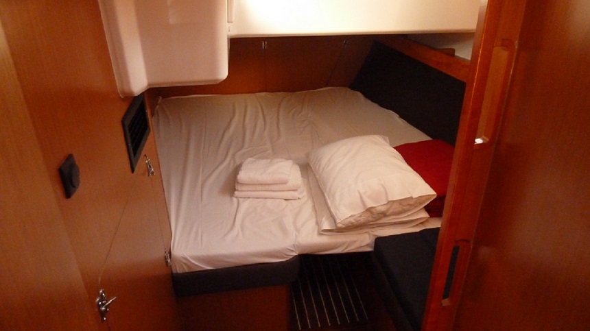 Photo #8 - Bavaria Cruiser 56 - 5 + 1 cab. (ECONOMY) in Athen - 35074