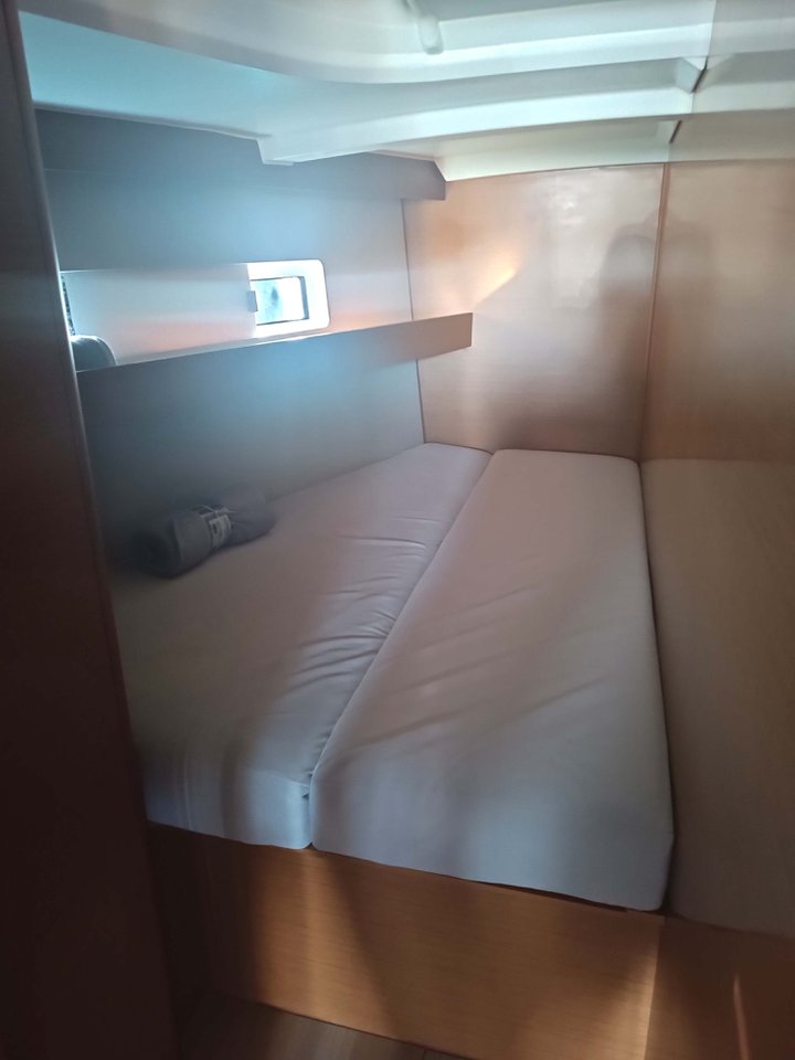 Sun Odyssey 440 - 4 cab. — photo 25