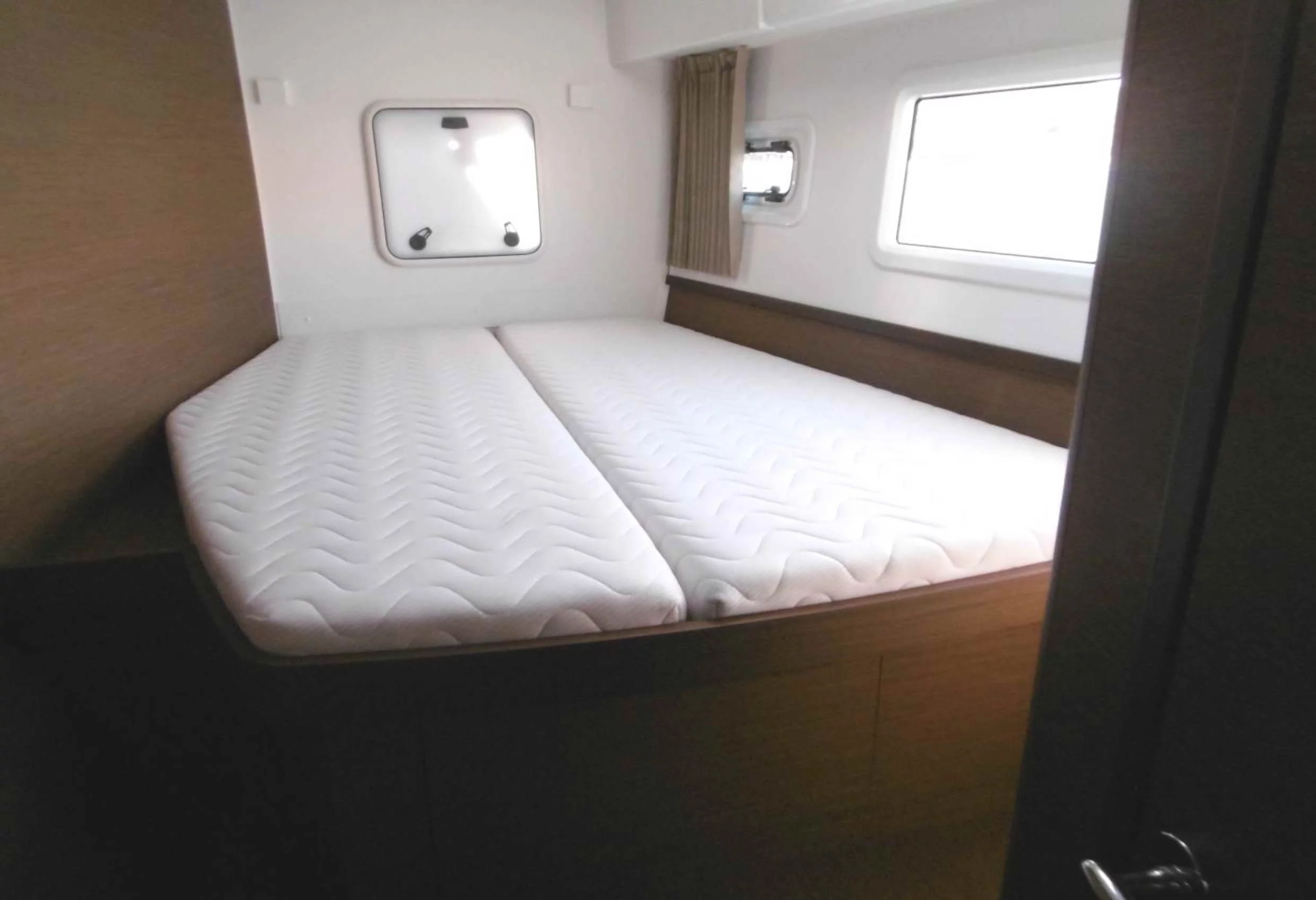 Lagoon 42 - 4 + 2 cab. (ECONOMY)  - 14