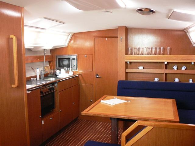 Bavaria 43 Cruiser — photo 5