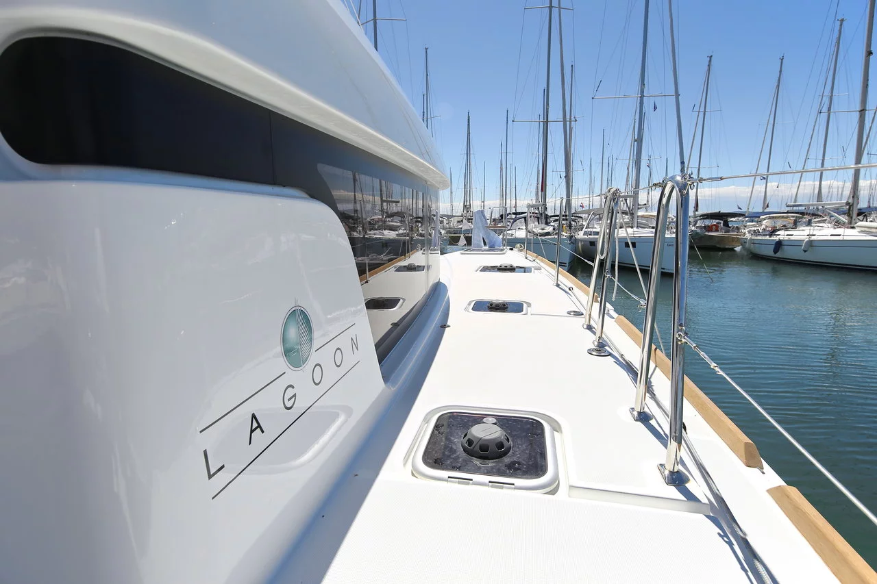 Lagoon 39 - 4 + 2 cab. (Gin Tonic)  - 3