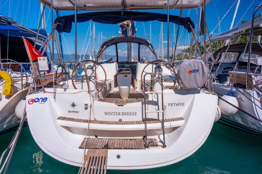 Sun Odyssey 42i (Winter Breeze)  - 2