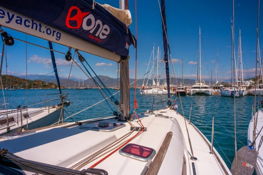 Sun Odyssey 42i (Winter Breeze)  - 7