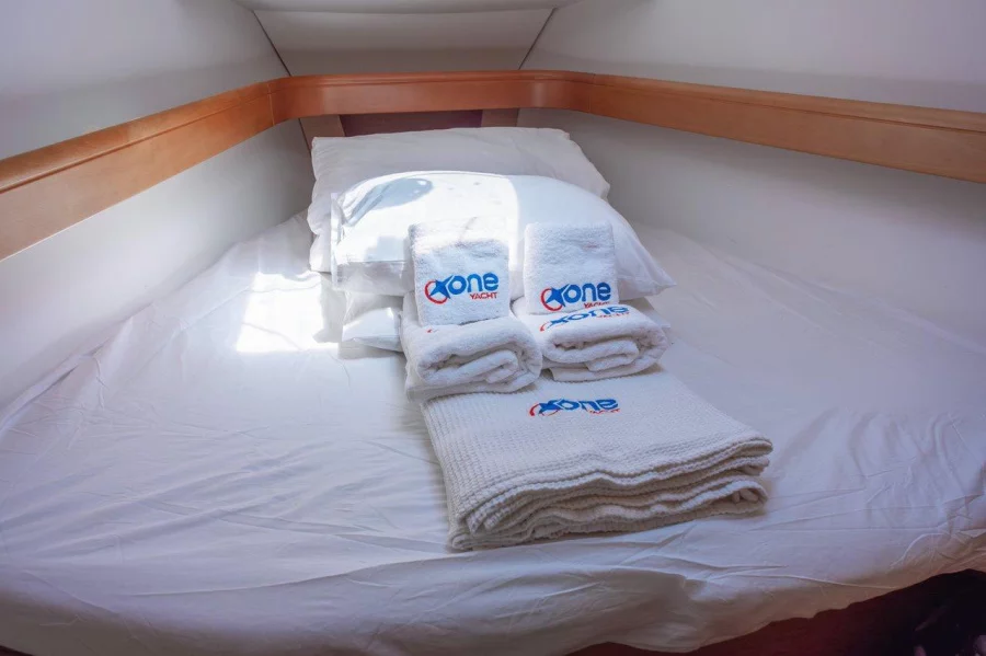 Sun Odyssey 42i (Winter Breeze)  - 26