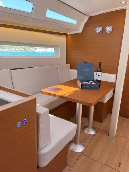 Sun Odyssey 380 - 3 cab. — photo 4