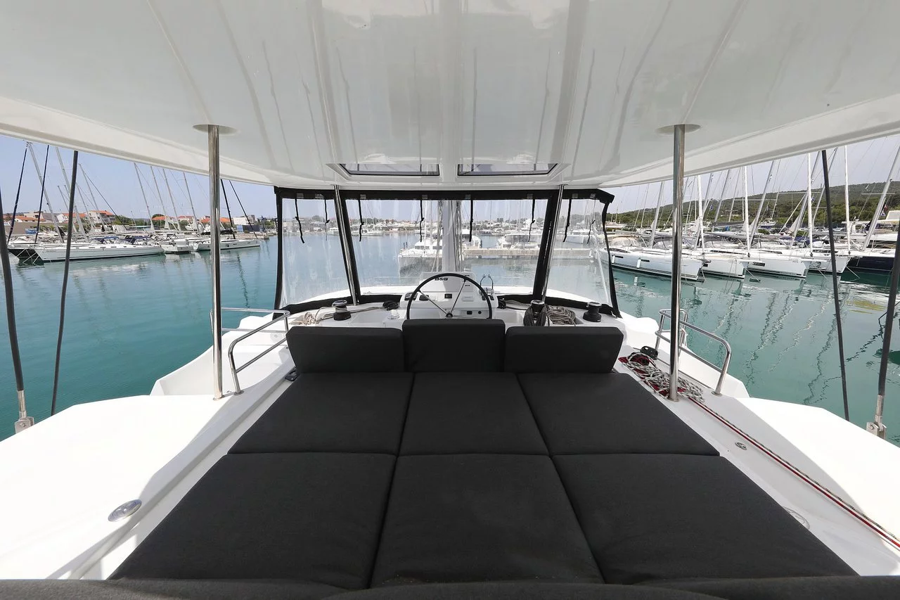 Lagoon 50 - 6 + 1 cab. (High Life)  - 8