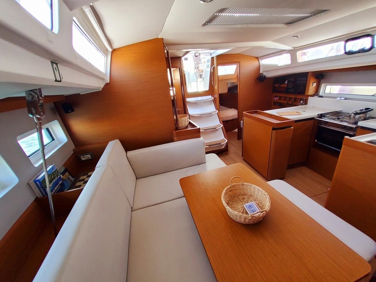 Sun Odyssey 440 - 4 cab. — photo 15