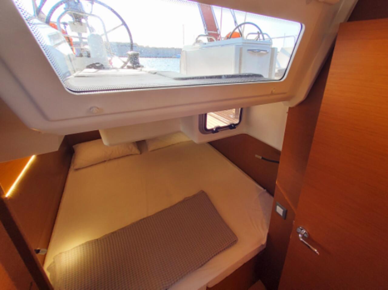 Sun Odyssey 440 - 4 cab. — photo 18