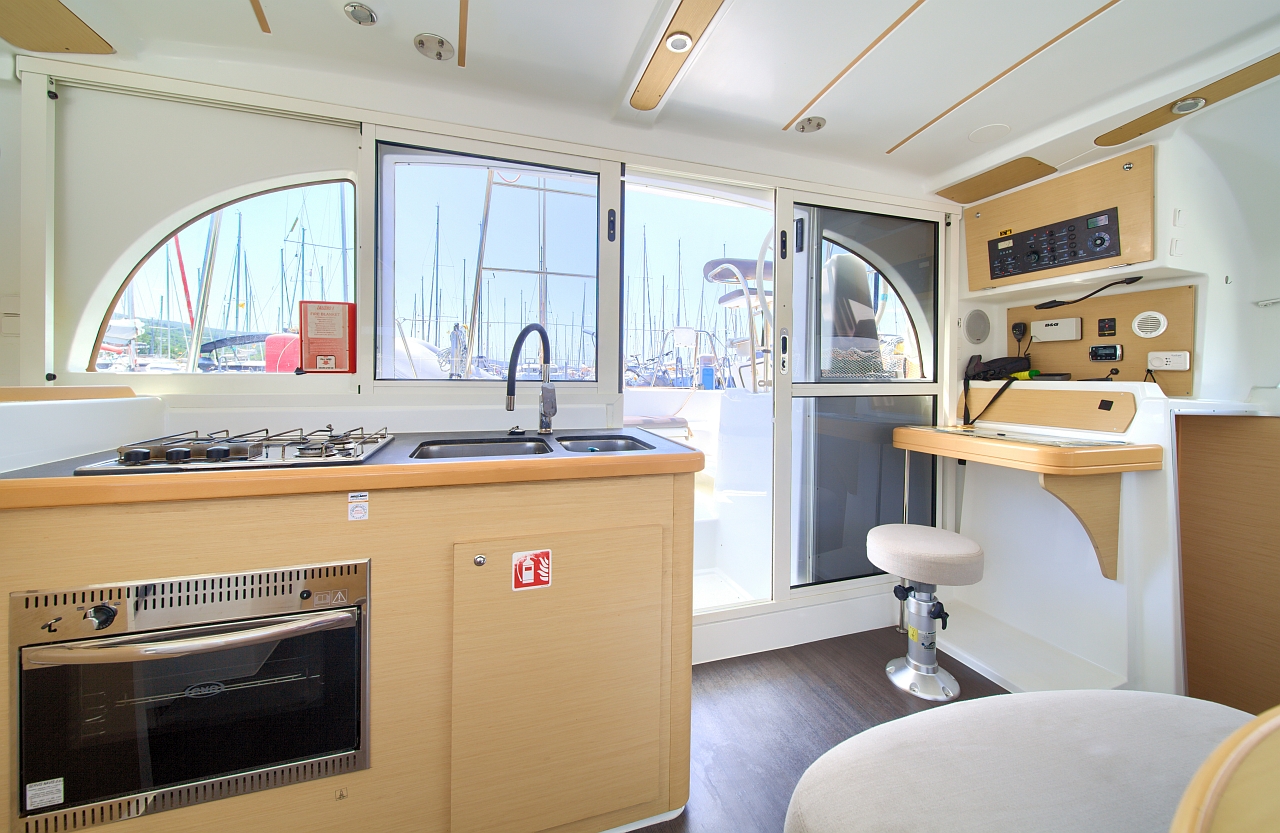 Photo #13 - Lagoon 380 S2 - 4 + 2 cab. (Atenea) in Krk - 35587