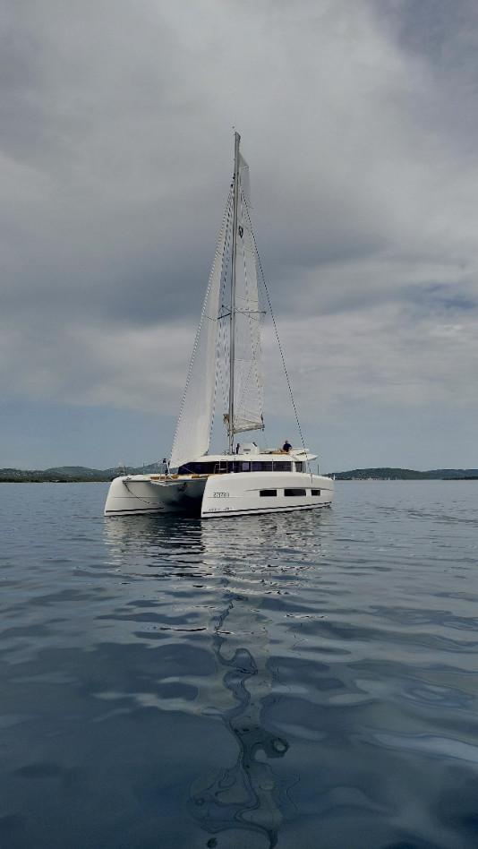 Photo #4 - Dufour 48 Catamaran - 5 + 1 cab. (Dream) in Pirovac - 35598