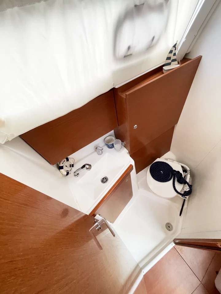 Oceanis 35.1 (Caroline)  - 11