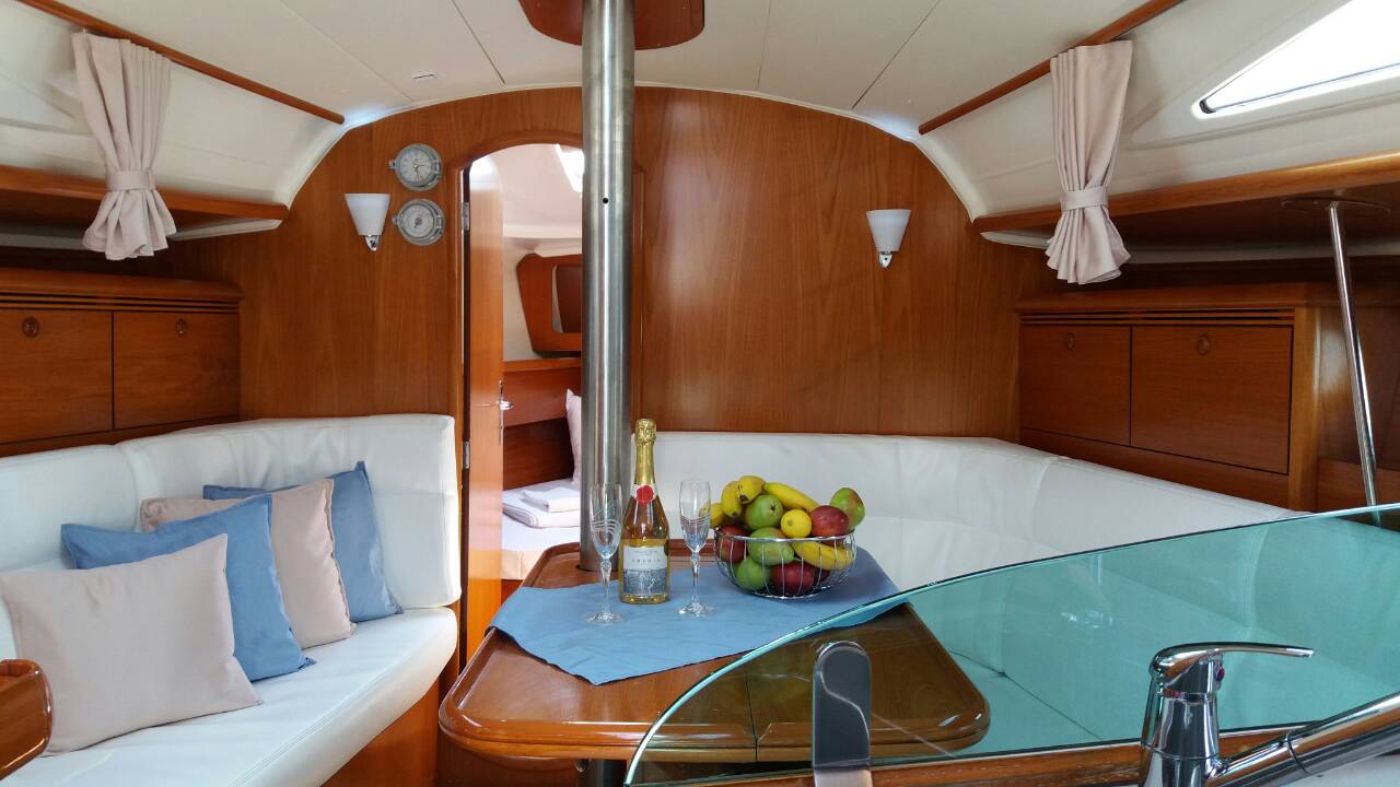 Sun Odyssey 35 — photo 6