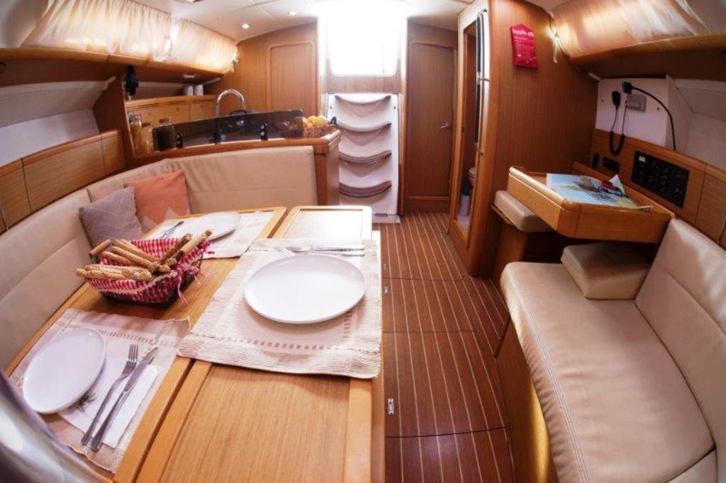Sun Odyssey 42i — photo 4