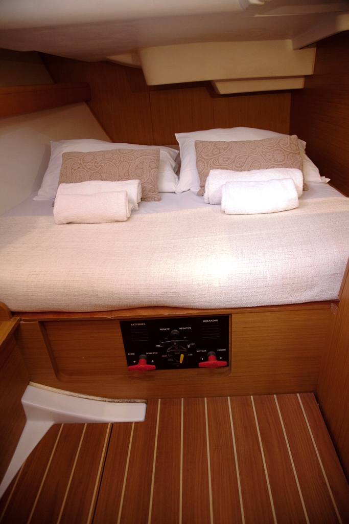 Sun Odyssey 42i — photo 5