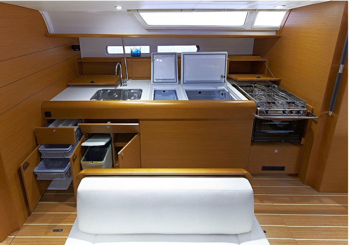 Photo #9 - Sun Odyssey 479 - 4 cab. (Joy) en Eleusis - 35747