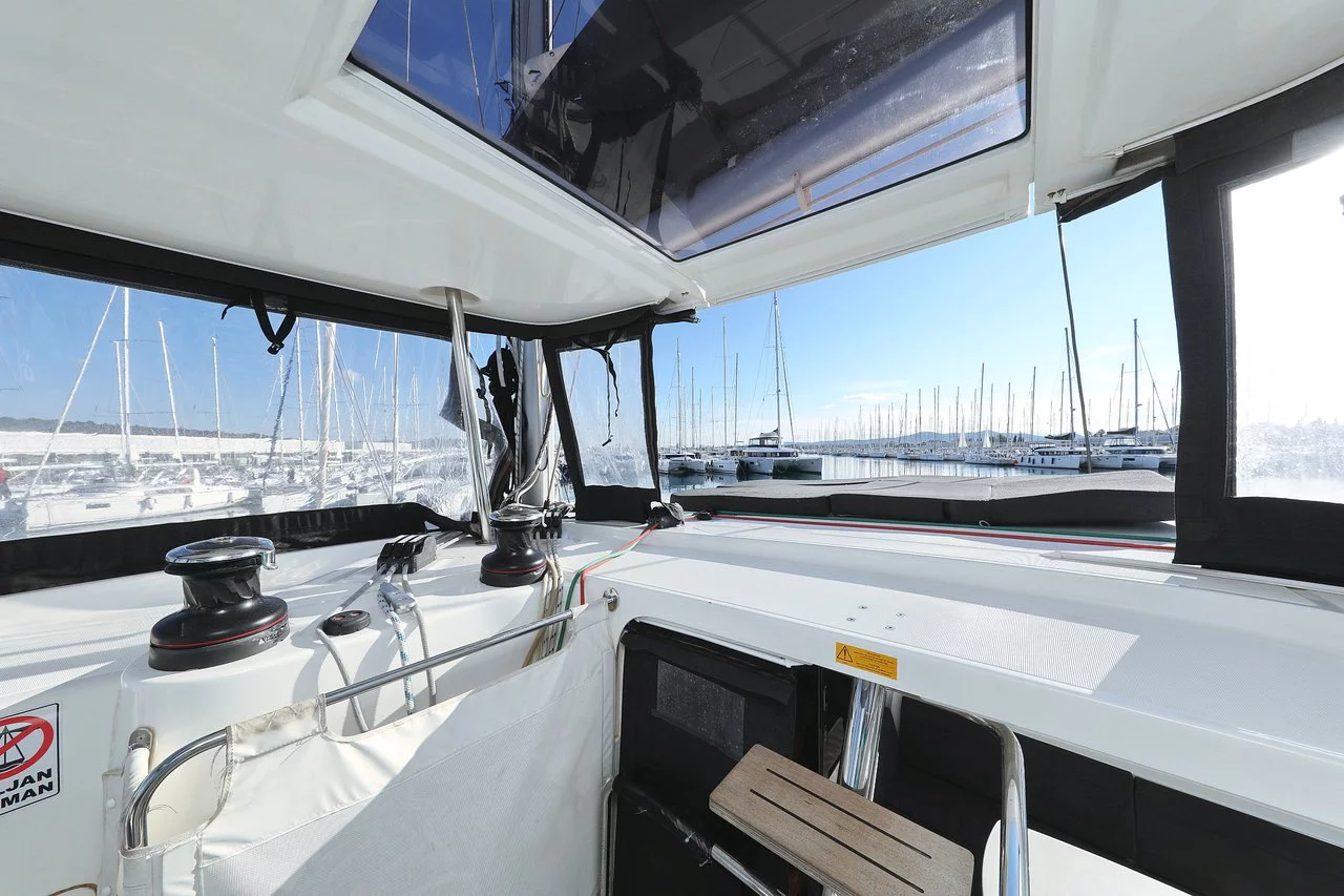 Lagoon 42 - 4 + 2 cab. (Fat Cat)  - 1