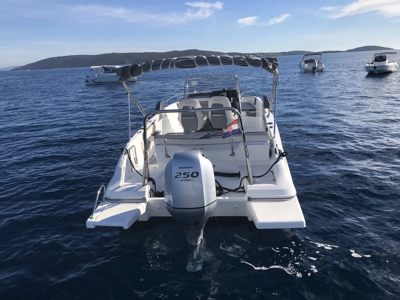 Beneteau Flyer 7.7 Space Deck (Beneath Flyer 7.7 Space Deck)  - 3