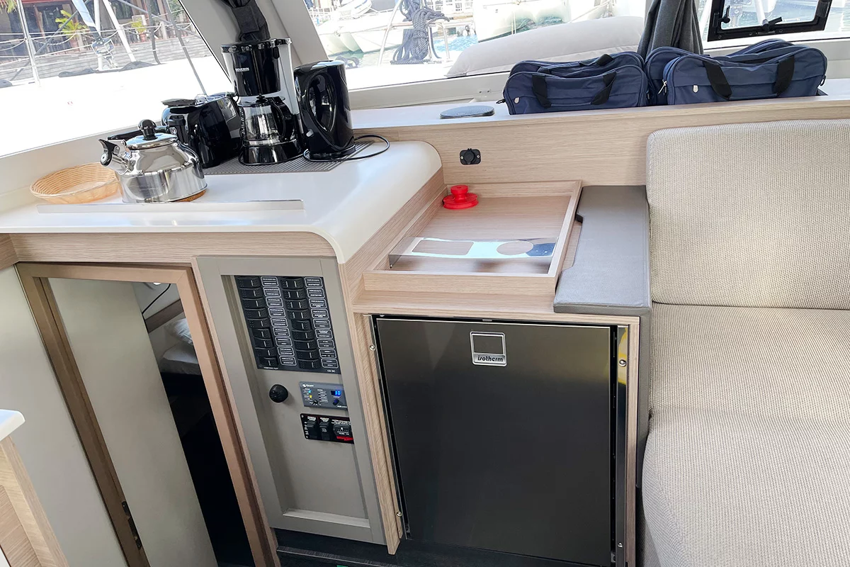 Fountaine Pajot Isla 40 - 4 cab. (Barnacle)  - 23